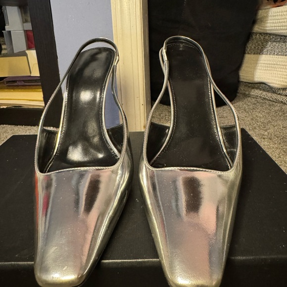 SAINT LAURENT 
silver leather almond toe 
 slingback strap 90mm heel - Picture 7 of 7